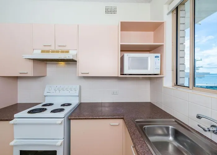 Del Rae Unit 8 25 Shoal Bay Road