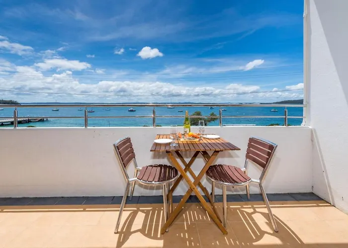 Del Rae Unit 8 25 Shoal Bay Road